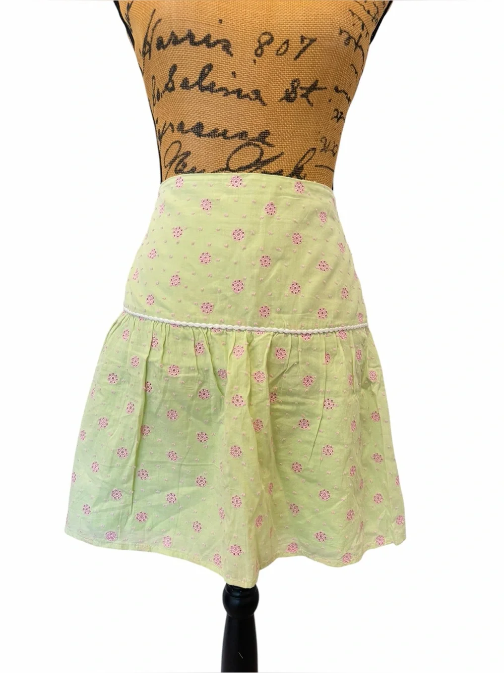 Lilly Pulitzer Green Pink Eyelet Embroidered Cotton Mini Skirt Size 10